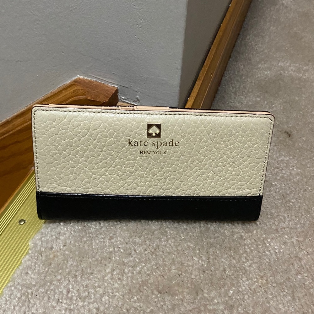 Kate Spade Wallet - Picture 1 of 3
